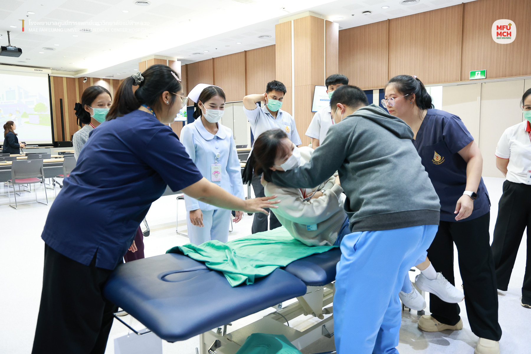โครงการอบรมเชิงปฏิบัติการ การยกเคลื่อนย้ายผู้ป่วยขั้นพื้นฐาน (Basic Healthcare Transportation) รุ่นที่ 2